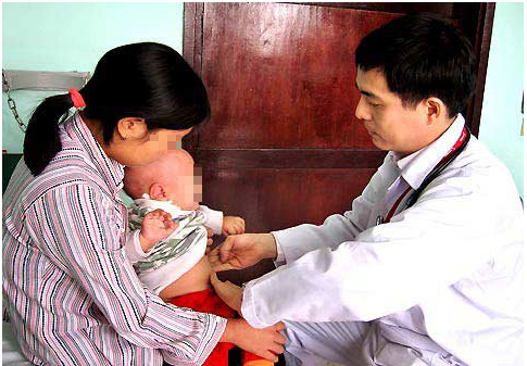 Gia đình có 4 trẻ tử vong sau khi bú mẹ vài ngày
